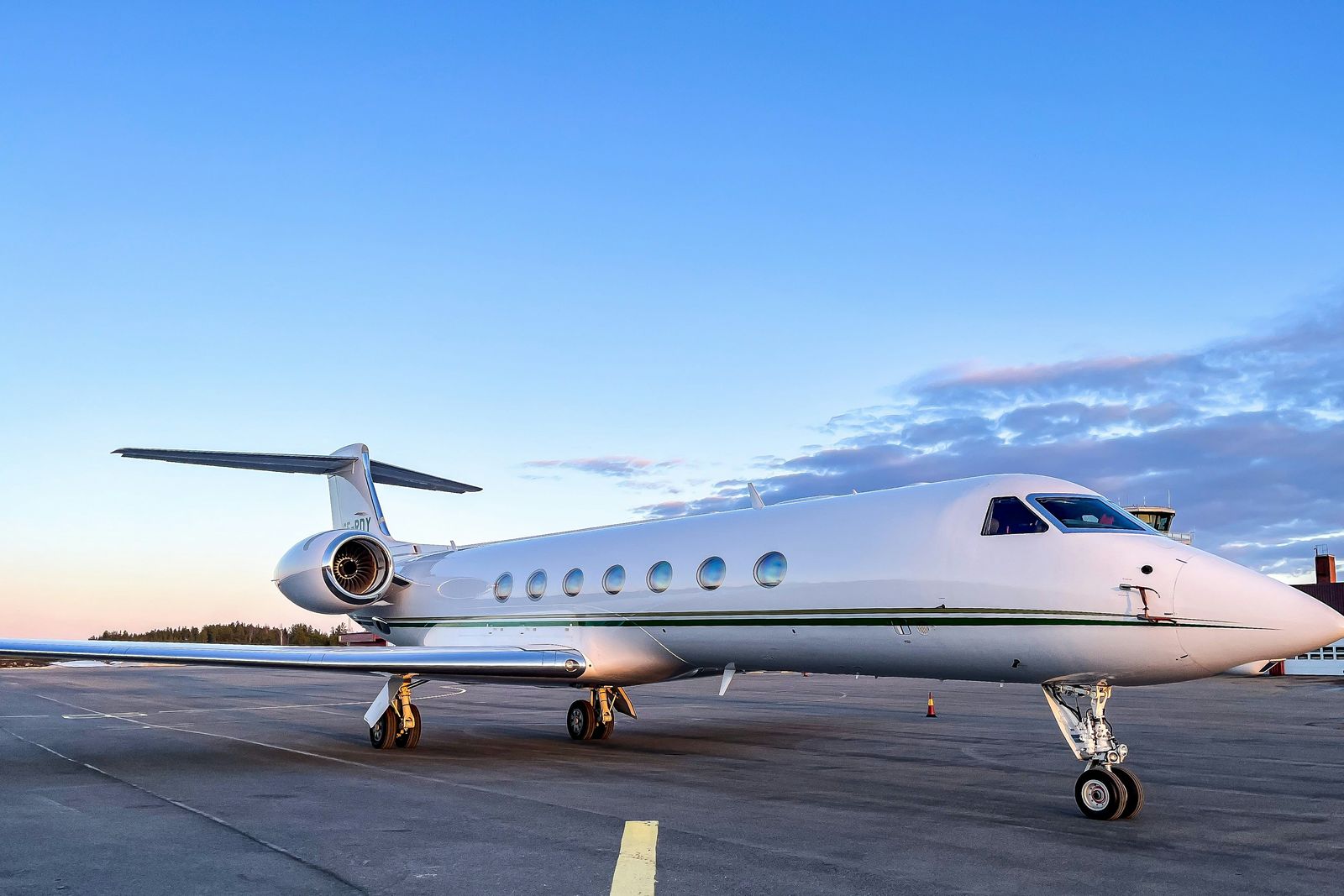 Business jet on the runway – SPI private jet charter